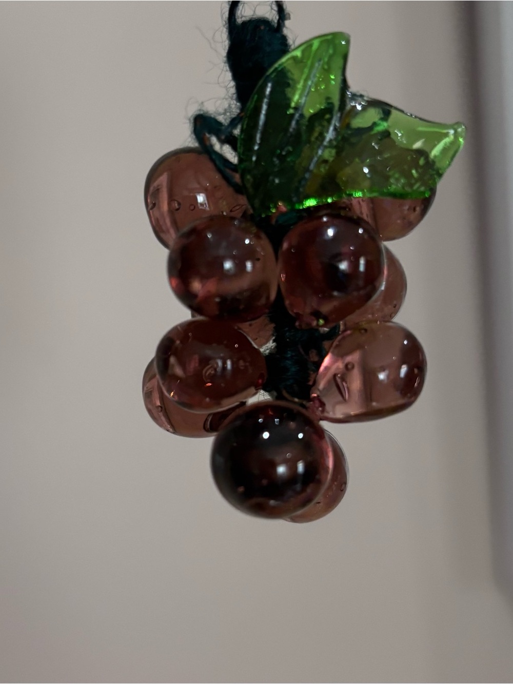 Set of 4 beautiful Vintage Hand-Blown Glass Grapes